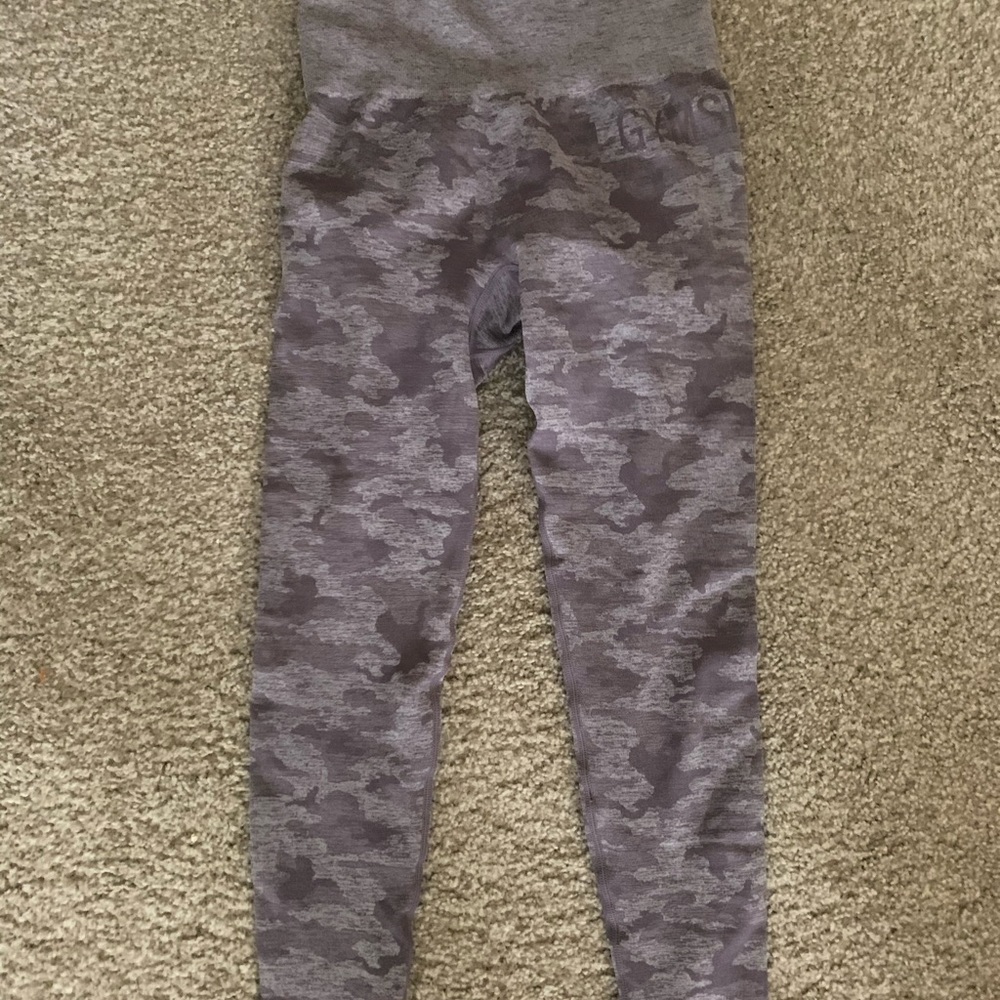 Gymshark can purple seamless